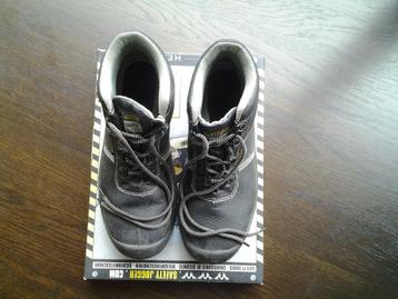 Werkschoenen beschikbaar voor biedingen
