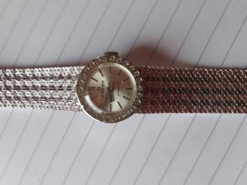 Witgouden dameshorloge Omega 18k met briljanten beschikbaar voor biedingen
