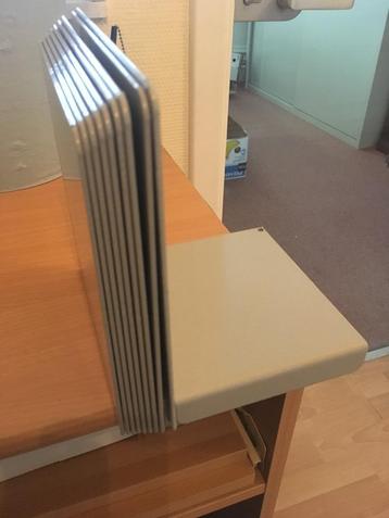 Serre-livres en acier beschikbaar voor biedingen