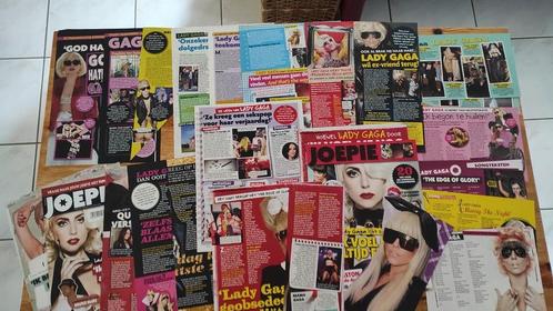 Lady Gaga knipsels en posters 450+ stuks, Collections, Revues, Journaux & Coupures, Coupure(s), Enlèvement ou Envoi