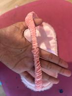 Masque de sommeil rose, Enlèvement