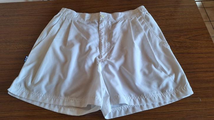 Heren tennis short wit van INQ maat 52 uit polyester, Sport en Fitness, Tennis, Zo goed als nieuw, Kleding, Overige merken, Ophalen of Verzenden