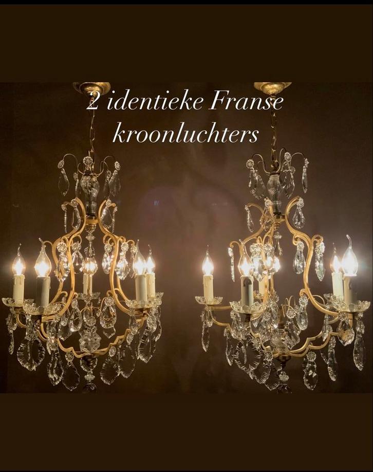 2 IDENTIEKE Franse Kroonluchters met kristal !, Antiek en Kunst, Antiek | Verlichting, Ophalen