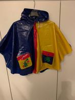 Regenponcho met drukknopen en zakken met drukknoop: 116/128, Comme neuf, Garçon ou Fille, Enlèvement ou Envoi, Manteau