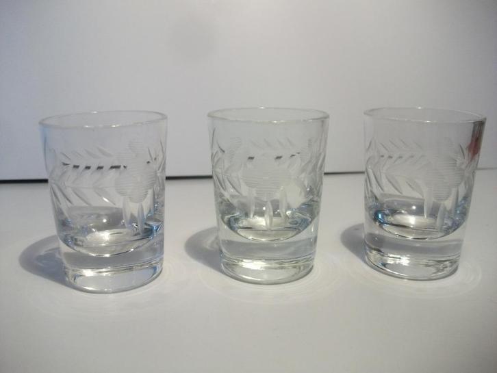 3 mooi geslepen vintage likeurglaasjes, Antiek en Kunst, Antiek | Glaswerk en Kristal, Ophalen of Verzenden
