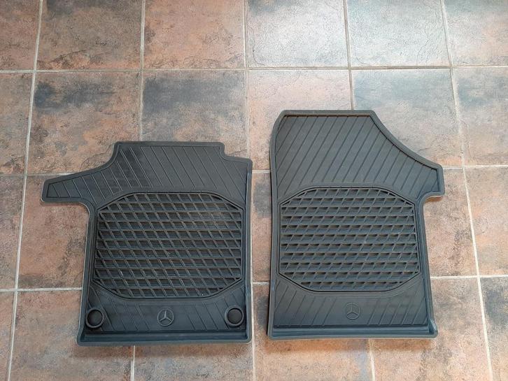 Originele Mercedes Vito of V klasse rubber winter mattenset, Auto diversen, Automatten, Zo goed als nieuw, Ophalen of Verzenden