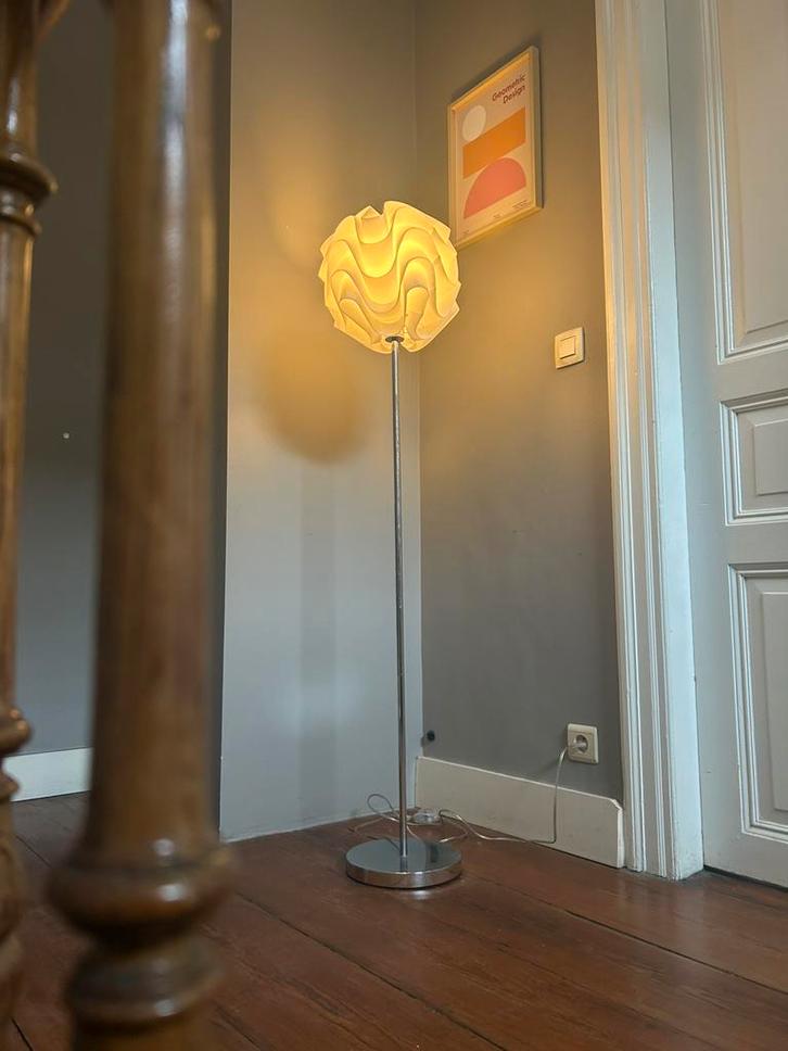 Lampadaire Artistic Wave — Design du milieu du siècle, Maison & Meubles, Lampes | Lampadaires, Comme neuf, 100 à 150 cm, Métal