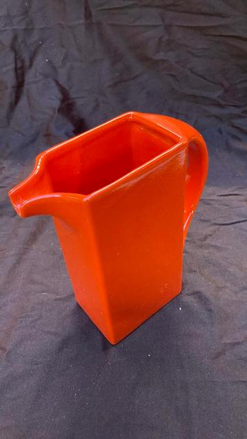 Retro vintage schenkkan aardewerk beschikbaar voor biedingen