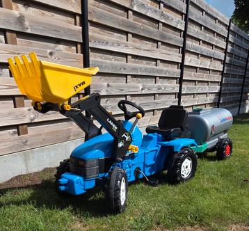 Laadscheptractor met tankwagen + tractor met aanhangwagen beschikbaar voor biedingen