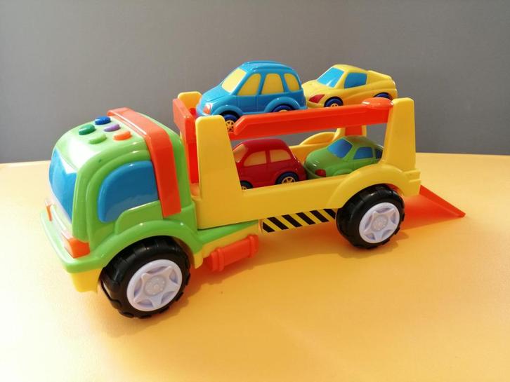 Vrachtwagen met 4 auto's, maakt geluid, Kinderen en Baby's, Speelgoed |Speelgoedvoertuigen, Zo goed als nieuw, Ophalen