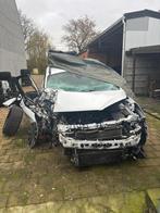 Beschadigde Ford kuga 1.5 Petrol ST-lijn, Auto's, Voorwielaandrijving, USB, Wit, 5 deurs