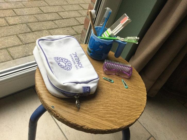 SET HYGIËNEACCESSOIRES VOOR KINDEREN: 1 EURO, Antiek en Kunst, Antiek | Overige Antiek, Ophalen of Verzenden