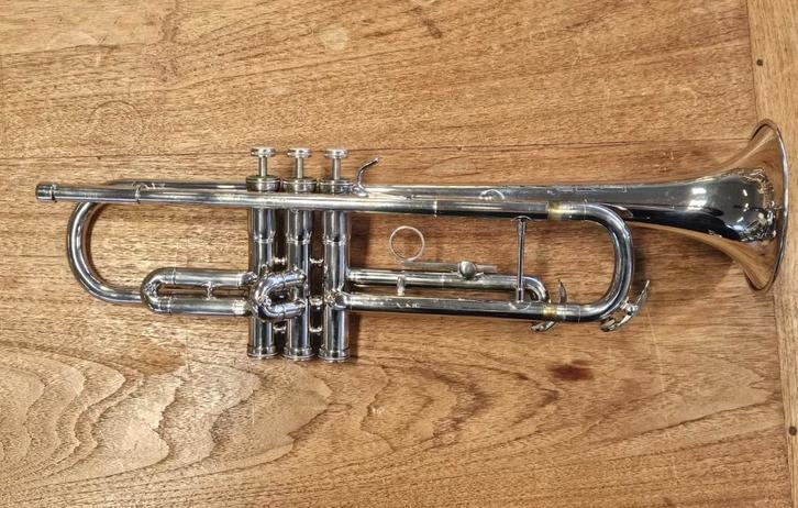 Trompette en si bémol 16B de C.G. Conn, Musique & Instruments, Instruments à vent | Trompettes, Utilisé, Trompette en si bémol