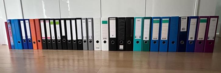 33 A4 Classeurs/Ringmappen in verschillende kleuren, Diversen, Schrijfwaren, Zo goed als nieuw, Ophalen