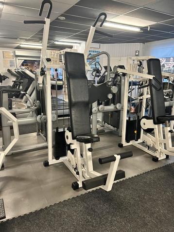 TECHNOGYM VERTICAL TRACTION + SHOULDER + PANATTA CHEST PRESS beschikbaar voor biedingen