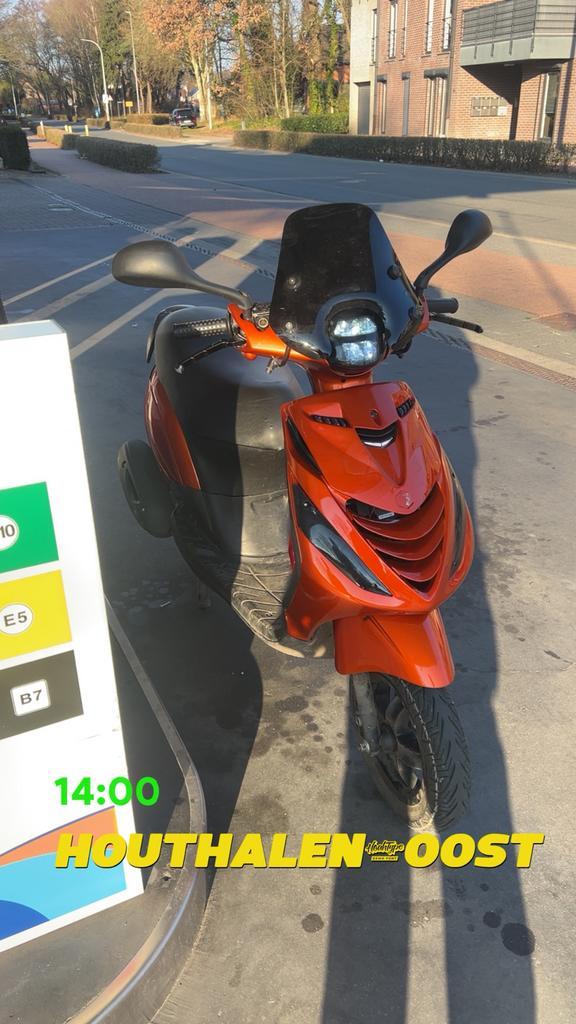 Piaggio zip 4takt euro 5 in een mooie staat, Fietsen en Brommers, Scooters | Piaggio, Zo goed als nieuw, Zip, Ophalen of Verzenden