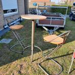 Barstoelen en tafel . Spotprijs : 50 euro ., Ophalen