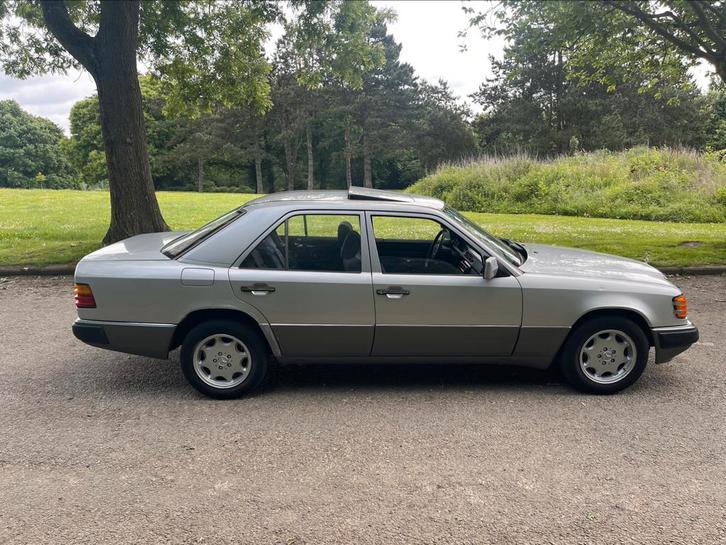 Mercedes 250D oldtimer auto jaar 1990 toit ele ve ja15 ctok, Auto's, Mercedes-Benz, Bedrijf, 200-Serie, ABS, Airbags, Airconditioning