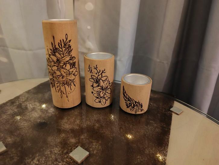 Lot de 3 bougeoirs pyrogravés en bois clair, Hobby en Vrije tijd, Overige Hobby en Vrije tijd, Zo goed als nieuw, Ophalen