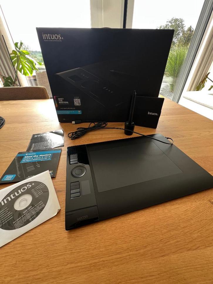 WACOM Intuos 4 Medium pour Mac/Win (PTK-640), Computers en Software, Tekentablets, Zo goed als nieuw, Bedraad, Multi-touch, Ophalen