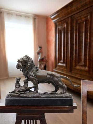 Grote Massief Bronzen Beeld Genaamd De Eerste Wild MASSIVE beschikbaar voor biedingen