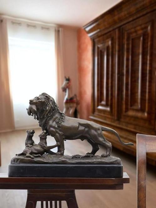 Grote Massief Bronzen Beeld Genaamd De Eerste Wild MASSIVE, Antiek en Kunst, Antiek | Brons en Koper, Brons, Verzenden