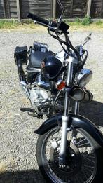 suzuki intruder bobber/chopper 125cc rijbewijs bvoor mei2011, Particulier, 2 cilinders, 125 cc, Chopper