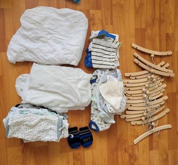 Baby kleding en beddengoed beschikbaar voor biedingen