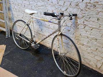 Vintage koersfiets met recht stuur, maat 56 beschikbaar voor biedingen