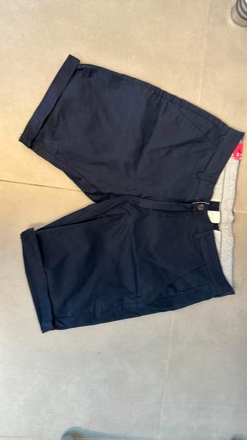 Short decathlon donkerblauw gekleed, ongebruikt beschikbaar voor biedingen