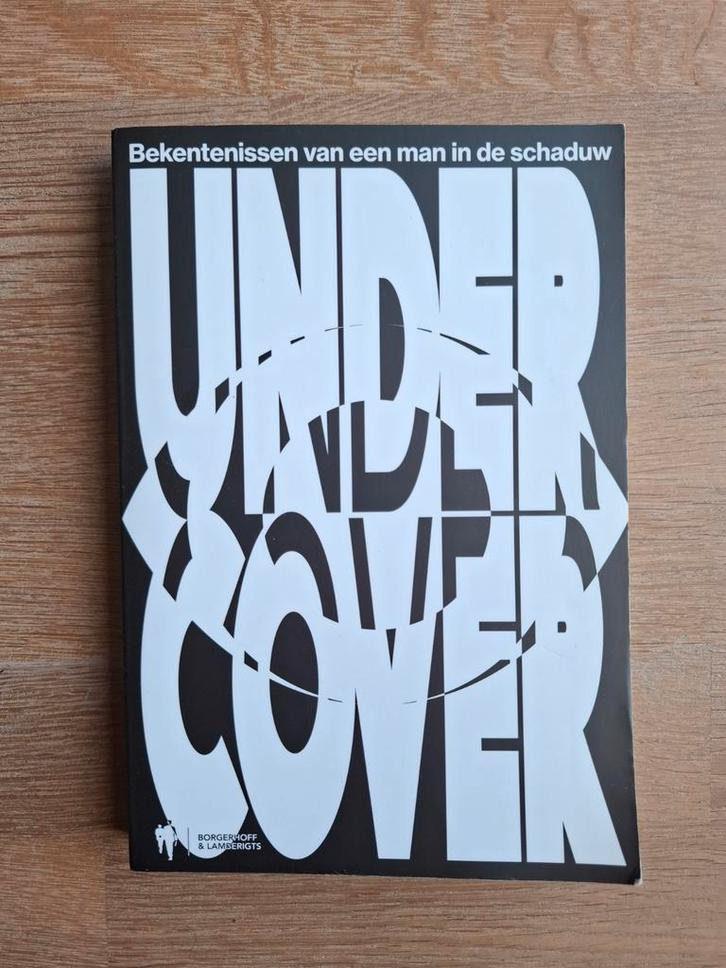 Boek Undercover - Vic Thiefs, Boeken, Overige Boeken, Gelezen, Ophalen of Verzenden