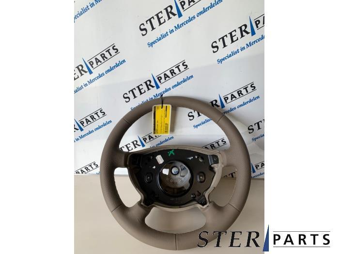 Volant d'un Mercedes E-Klasse, Autos : Pièces & Accessoires, Commande, Mercedes-Benz, Neuf, 12 mois de garantie, Enlèvement ou Envoi