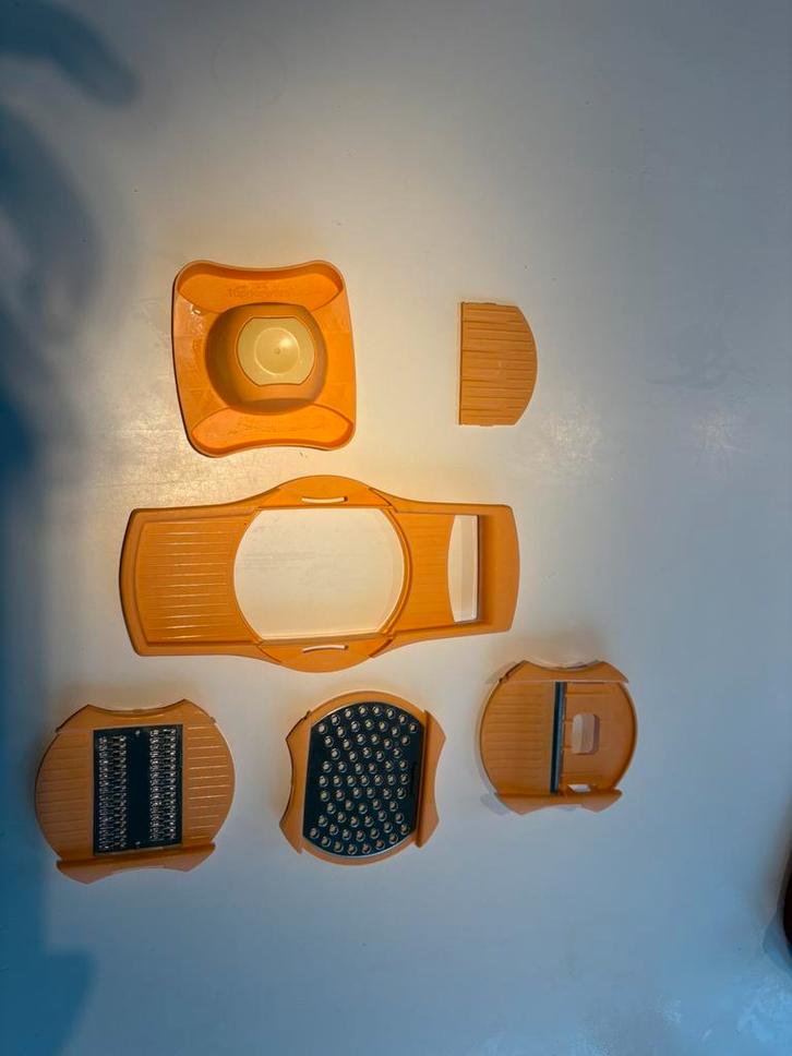 Mandoline avec accessoires Tupperware, Maison & Meubles, Cuisine | Couverts, Comme neuf, Enlèvement ou Envoi