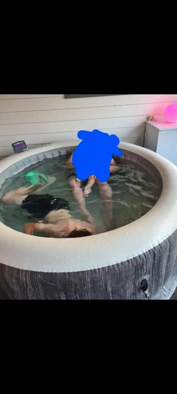 Jacuzzi 4 personen, Ophalen, Zo goed als nieuw