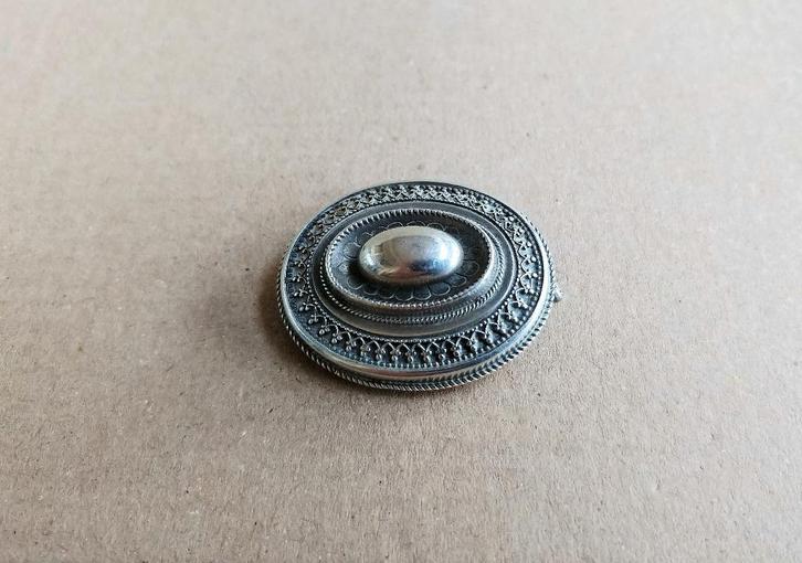 Broche en argent Filligrein Belle Epoque EN VENTE, Bijoux, Sacs & Beauté, Broches, Utilisé, Argent, Argent, 4 à 7 cm, Enlèvement ou Envoi