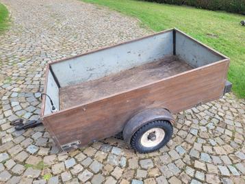 Prachtige kleine autoaanhangwagen beschikbaar voor biedingen