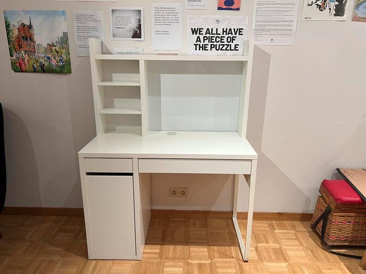 IKEA bureau met opbergruimte en magneetbord, Huis en Inrichting, Bureaus, Zo goed als nieuw, Bureau, Ophalen