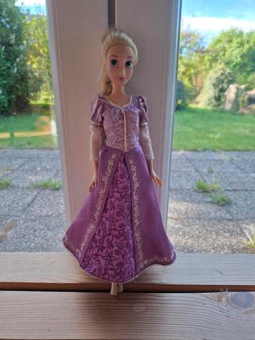 Poupée Disney " Raiponce ". beschikbaar voor biedingen