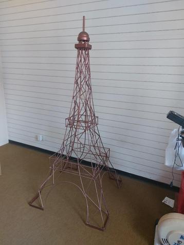 Eifeltoren in brons-messing 1,80m hoog, grondvlak 80x80cm beschikbaar voor biedingen
