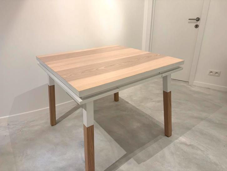 Vierkant bureau in massief essenhout 90x90, Huis en Inrichting, Bureaus, Gebruikt, Bureau, Ophalen