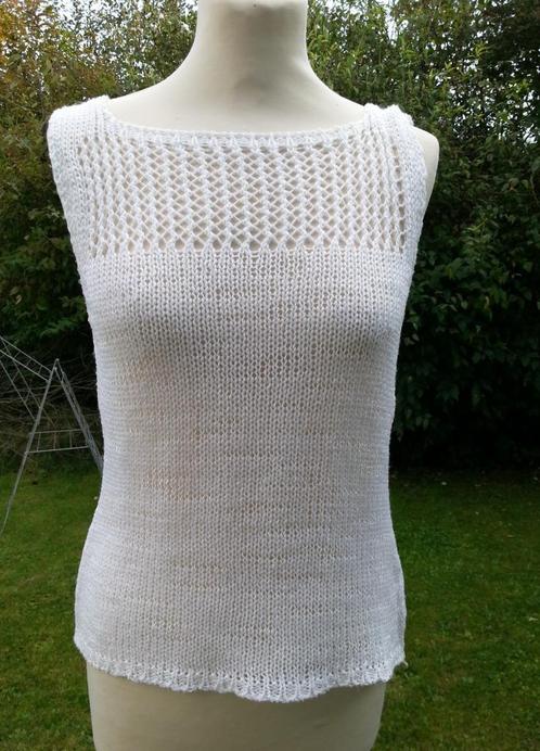 mooi topje + gaatjes wit gebreid - gehaakt – tricot, Kleding | Dames, Topjes, Gedragen, Maat 38/40 (M), Wit, Ophalen of Verzenden