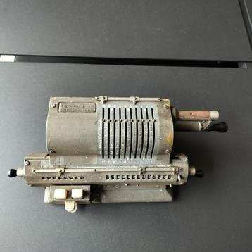Antiek rekenmachine Odhner goteborg. beschikbaar voor biedingen