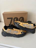 Yeezy 700, Kleding | Heren, Schoenen, Overige kleuren, Ophalen of Verzenden, Zo goed als nieuw, Sneakers