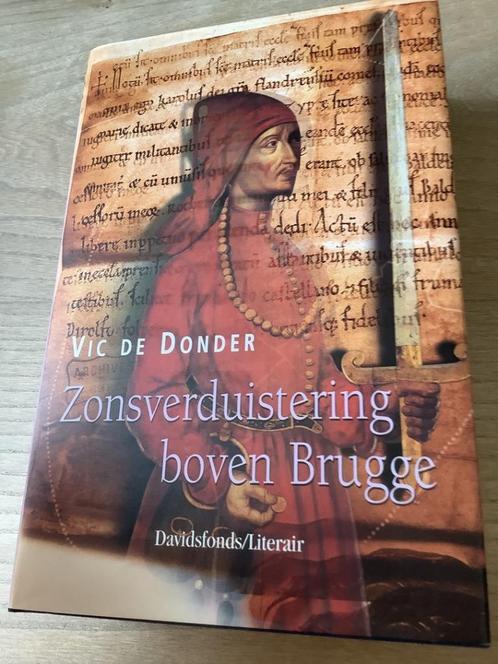 Zonsverduistering boven Brugge Vic De donder, Livres, Romans historiques, Comme neuf, Enlèvement ou Envoi