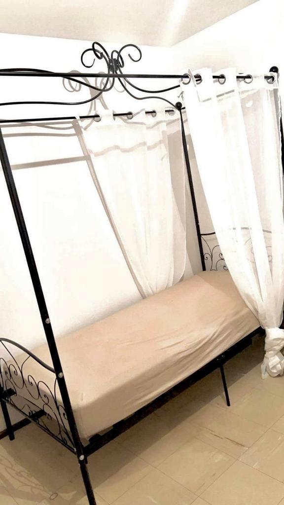 Prachtig hemelbed 6 maanden TBE urgent, Huis en Inrichting, Slaapkamer | Stapelbedden en Hoogslapers, Zo goed als nieuw, Ophalen