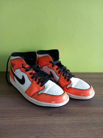 Air jordan 1 mid turf orange 