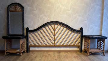 Tete de Lit + 2 Tables de nuit + i Miroir (le tout en Osier) beschikbaar voor biedingen