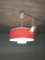 Vintage - Plafonnier avec un abat-jour rouge., Maison & Meubles, Lampes | Suspensions, Tissus, Utilisé, Enlèvement ou Envoi