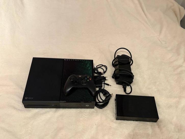 Xbox One 1TB, Games en Spelcomputers, Spelcomputers | Xbox One, Zo goed als nieuw, Xbox One, 1 TB, Met 1 controller, Met harde schijf