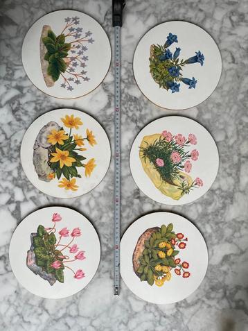 Set van 6 ronde onderzetters met alpenbloemenpatronen beschikbaar voor biedingen
